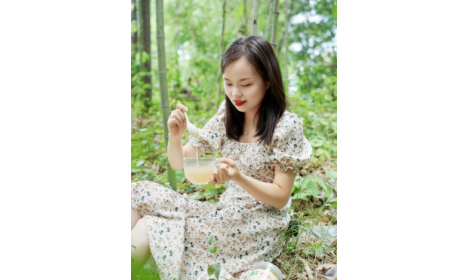 為何99%漂亮女性每天都在喝一杯有機野生葛根粉？
